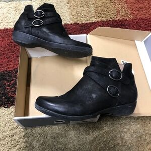 Women Faithe Burnished Nubuck Bootie Size 38